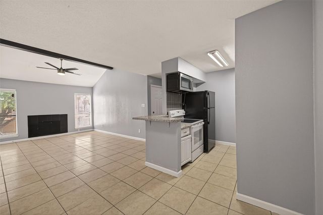 10202 Forum Park Dr 14, Houston, TX 77036