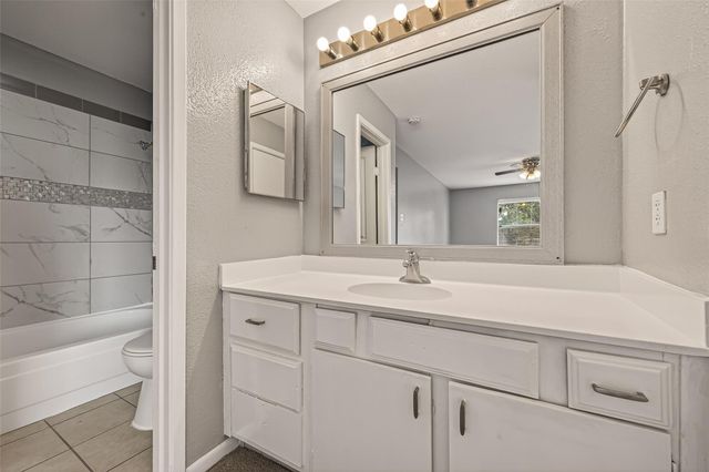 10202 Forum Park Dr 14, Houston, TX 77036