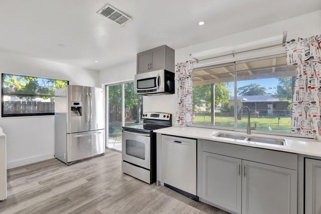 5804 NW 14th Street, Sunrise, FL 33313