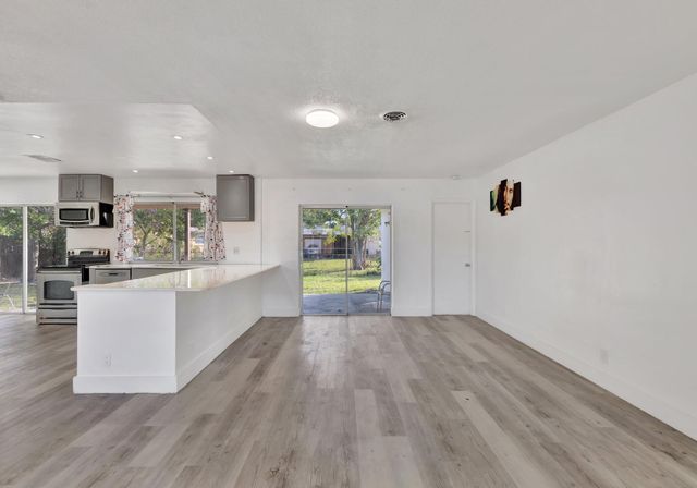 5804 NW 14th Street, Sunrise, FL 33313