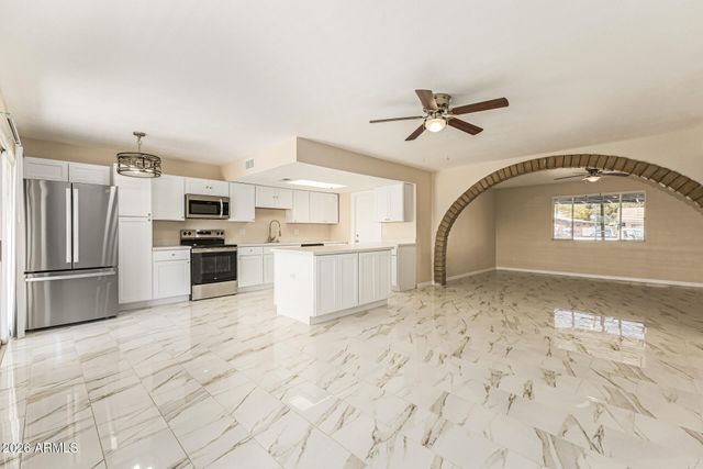 1521 E DIAMOND Avenue, Mesa, AZ 85204