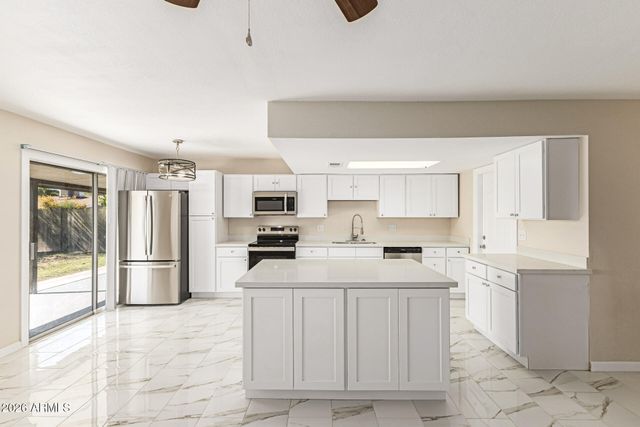 1521 E DIAMOND Avenue, Mesa, AZ 85204