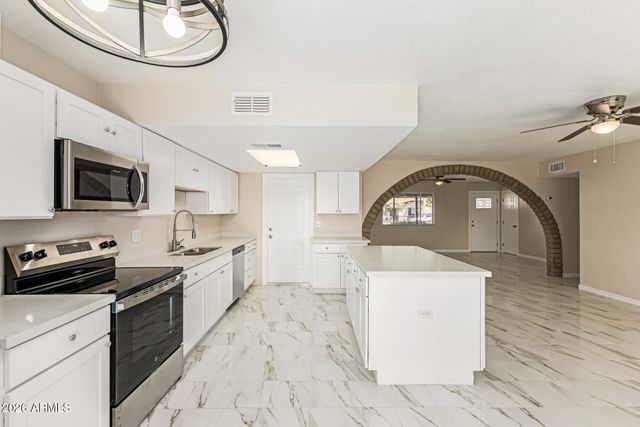 1521 E DIAMOND Avenue, Mesa, AZ 85204