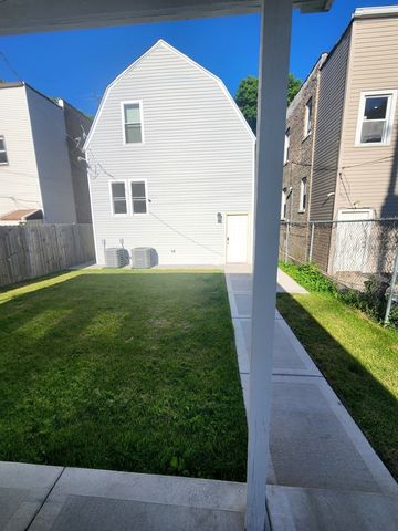 1034 N Drake Avenue, Chicago, IL 60651