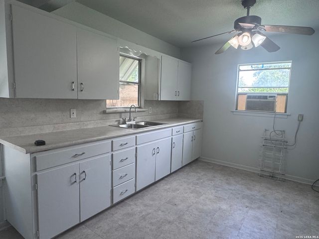 1223 Essex, San Antonio, TX 78210