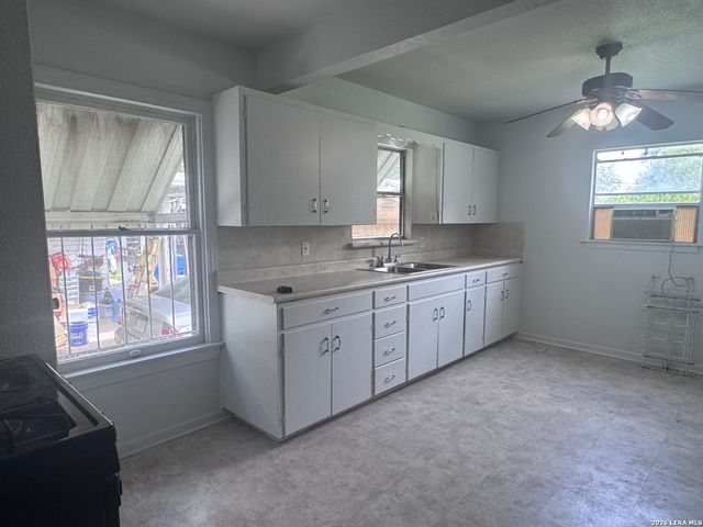 1223 Essex, San Antonio, TX 78210