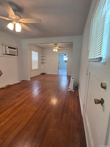 1223 Essex, San Antonio, TX 78210