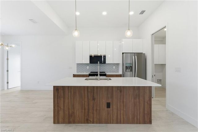 10488 Van Wyck TER, Port Charlotte, FL 33981