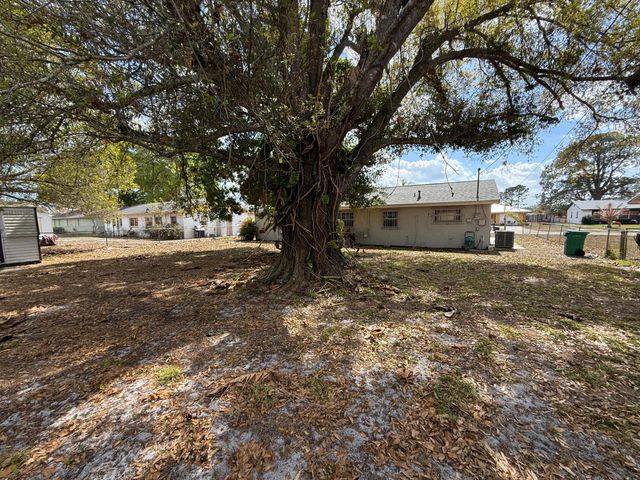 307 Essex Drive, Fort Pierce, FL 34946