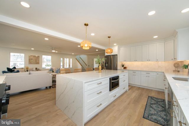 371 KRESSON RD, Cherry Hill, NJ 08034