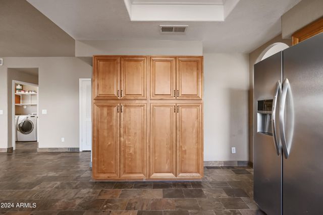 9166 E LAUREL Lane, Scottsdale, AZ 85260