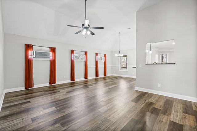 1796 Rains Rd, Clarksville, TN 37042