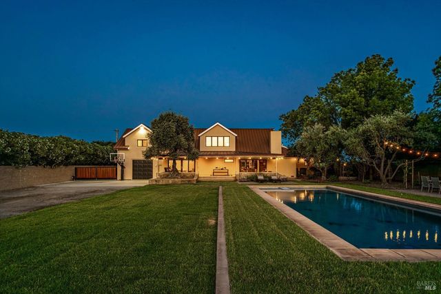 466 Pratt Ave, St. Helena, CA 94574