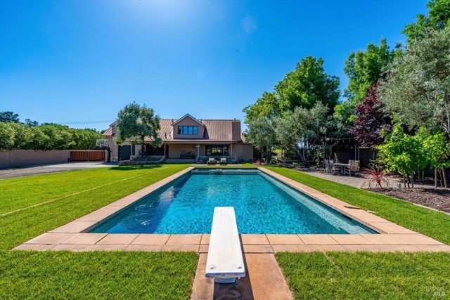 466 Pratt Ave, St. Helena, CA 94574