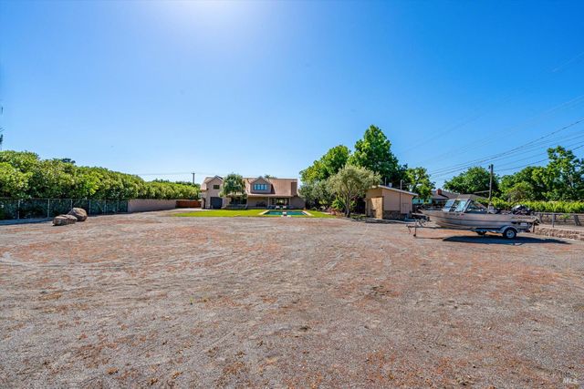 466 Pratt Ave, St. Helena, CA 94574