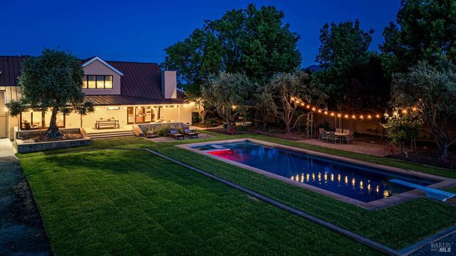 466 Pratt Ave, St. Helena, CA 94574