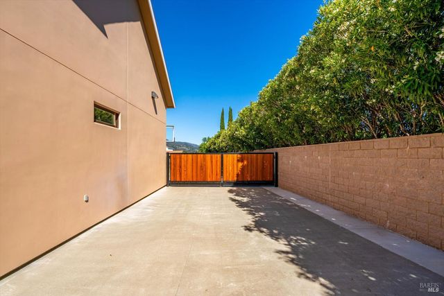 466 Pratt Ave, St. Helena, CA 94574