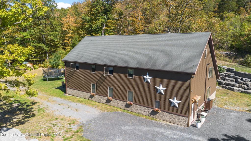 522 Starr Road, Ravena, NY 12143