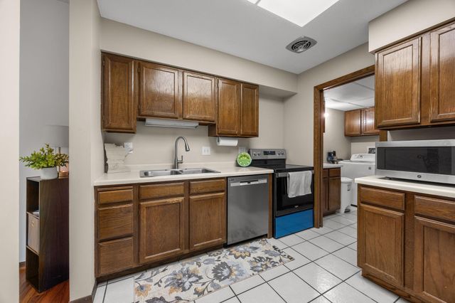 2275 Youngman Avenue 106W, Saint Paul, MN 55116