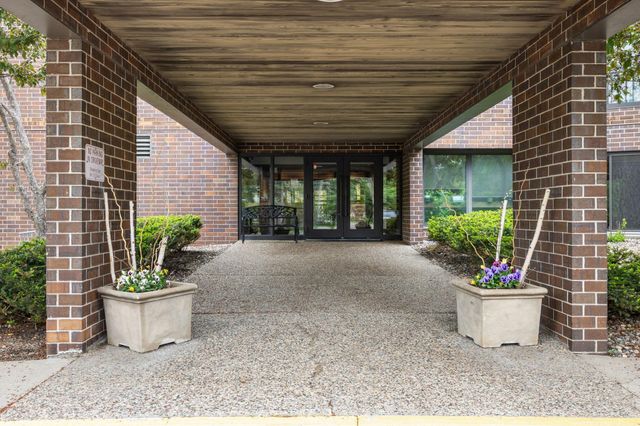 2275 Youngman Avenue 106W, Saint Paul, MN 55116