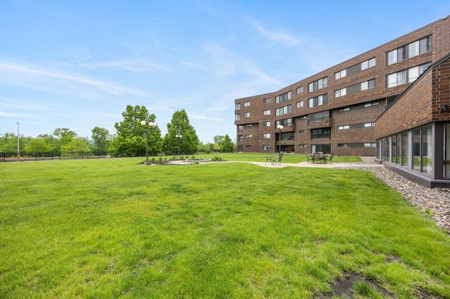2275 Youngman Avenue 106W, Saint Paul, MN 55116