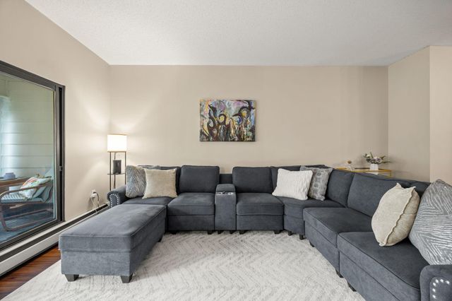 2275 Youngman Avenue 106W, Saint Paul, MN 55116