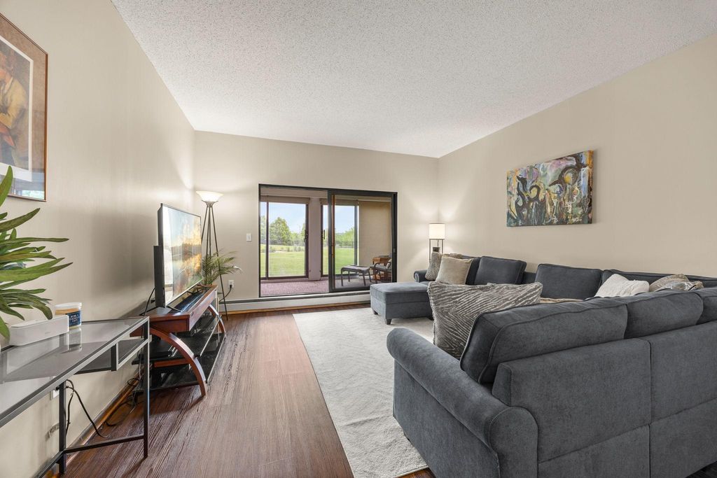 2275 Youngman Avenue 106W, Saint Paul, MN 55116