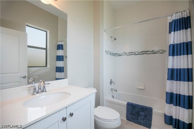 1466 Artesia DR W, Naples, FL 34113