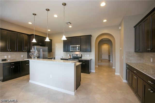 1466 Artesia DR W, Naples, FL 34113