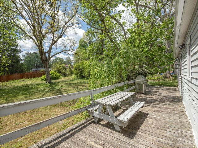 508 Higate Road, Hendersonville, NC 28791