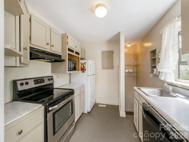 508 Higate Road, Hendersonville, NC 28791
