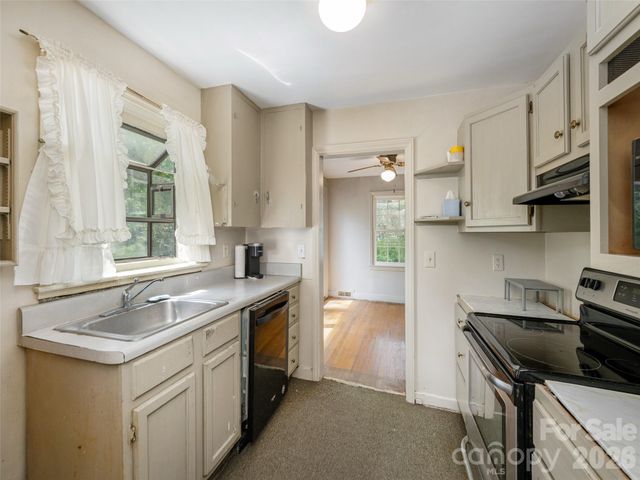 508 Higate Road, Hendersonville, NC 28791