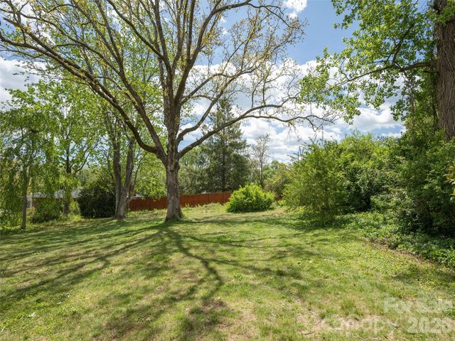 508 Higate Road, Hendersonville, NC 28791
