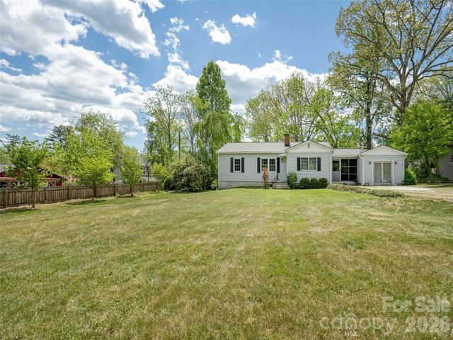 508 Higate Road, Hendersonville, NC 28791