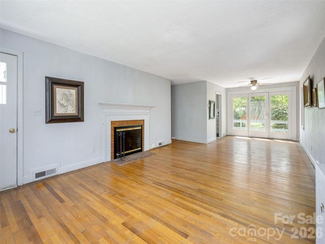 508 Higate Road, Hendersonville, NC 28791