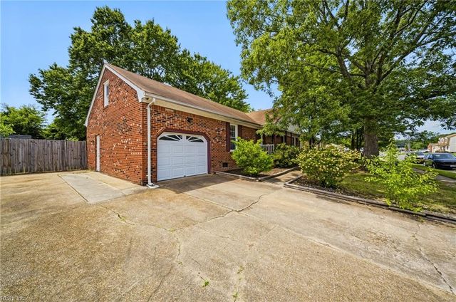908 Landing Creek DR, Chesapeake, VA 23323