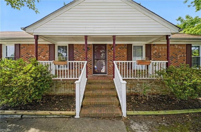 908 Landing Creek DR, Chesapeake, VA 23323
