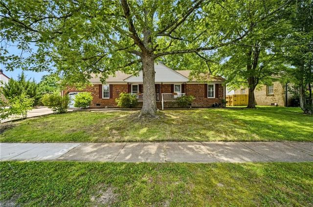 908 Landing Creek DR, Chesapeake, VA 23323