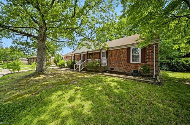 908 Landing Creek DR, Chesapeake, VA 23323