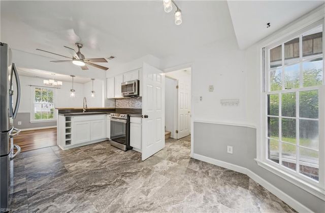 908 Landing Creek DR, Chesapeake, VA 23323