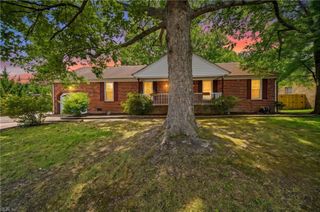 908 Landing Creek DR, Chesapeake, VA 23323