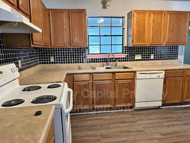 1128 Field ST, San Marcos, TX 78666