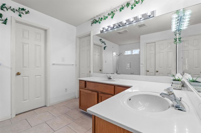 706 Grapevine DR, Cedar Park, TX 78613