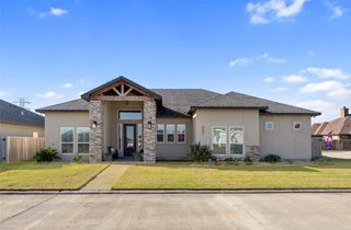 6401 Kobe Dr, Corpus Christi, TX 78414