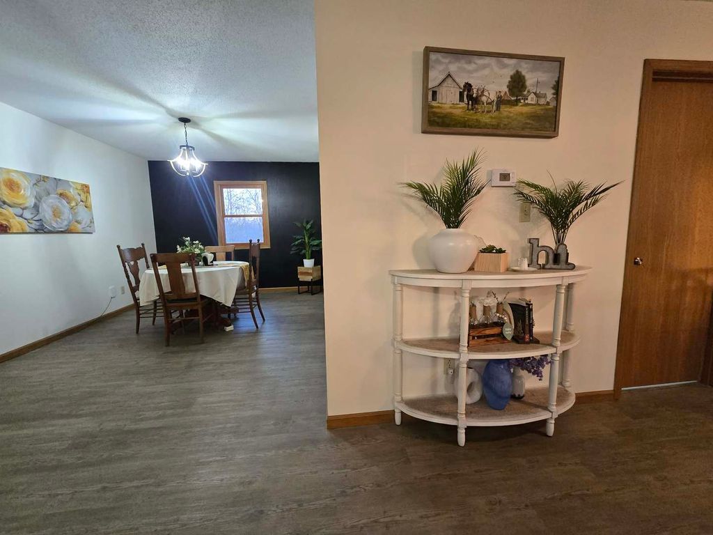 Image 11 of property listing at 15610 Lakeview Lane, Mt Vernon, IL 62864