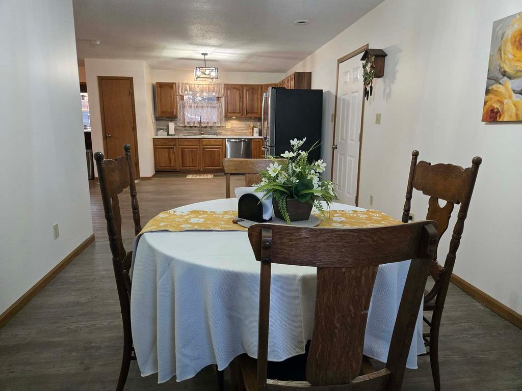 Image 13 of property listing at 15610 Lakeview Lane, Mt Vernon, IL 62864