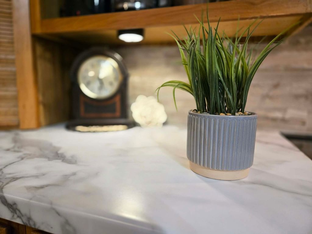 Image 16 of property listing at 15610 Lakeview Lane, Mt Vernon, IL 62864