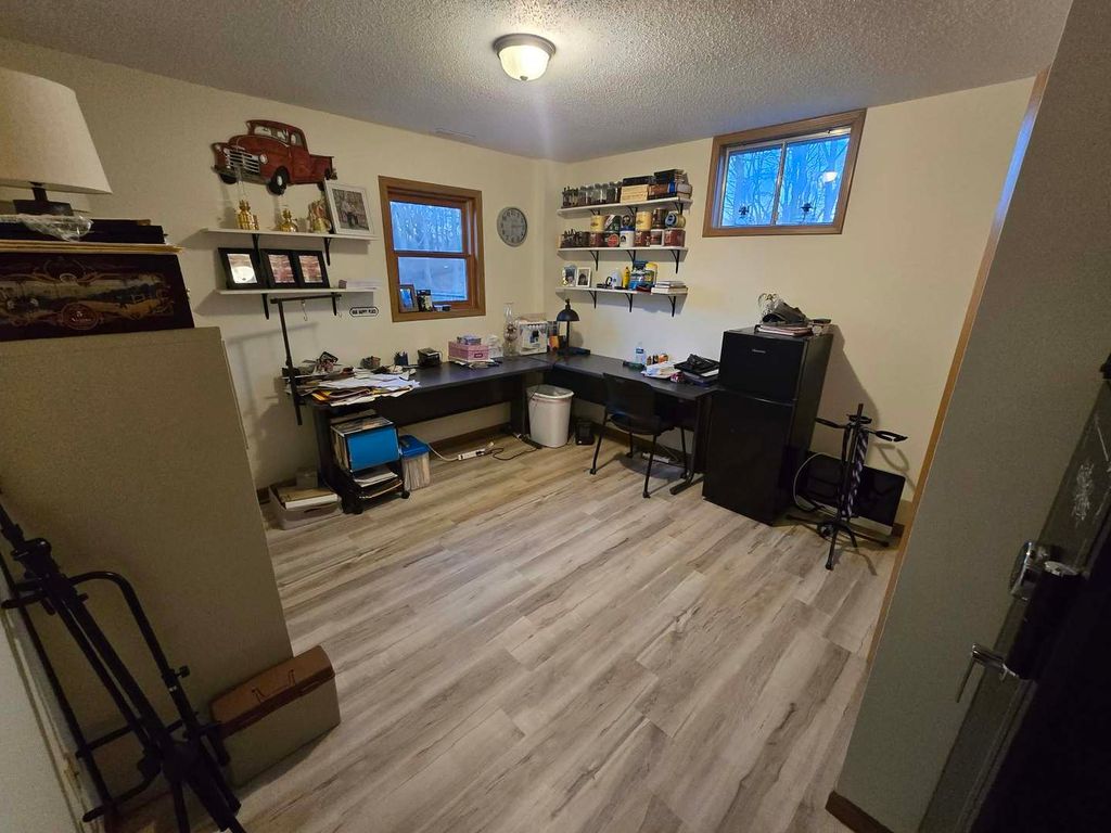 Image 32 of property listing at 15610 Lakeview Lane, Mt Vernon, IL 62864