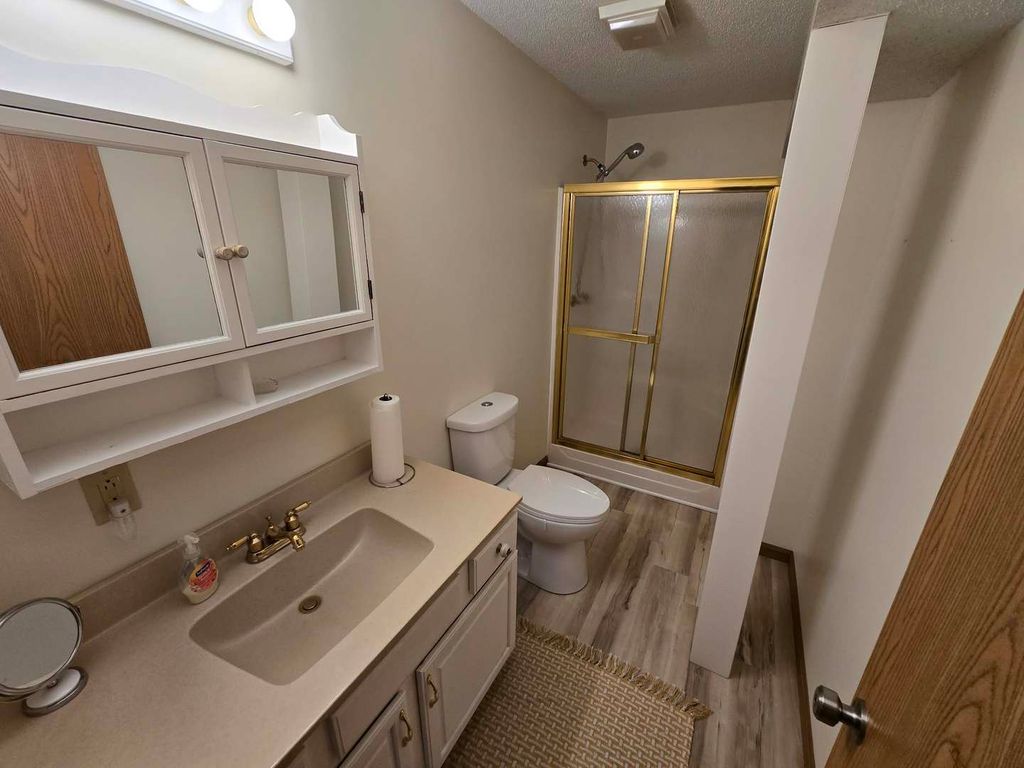 Image 34 of property listing at 15610 Lakeview Lane, Mt Vernon, IL 62864