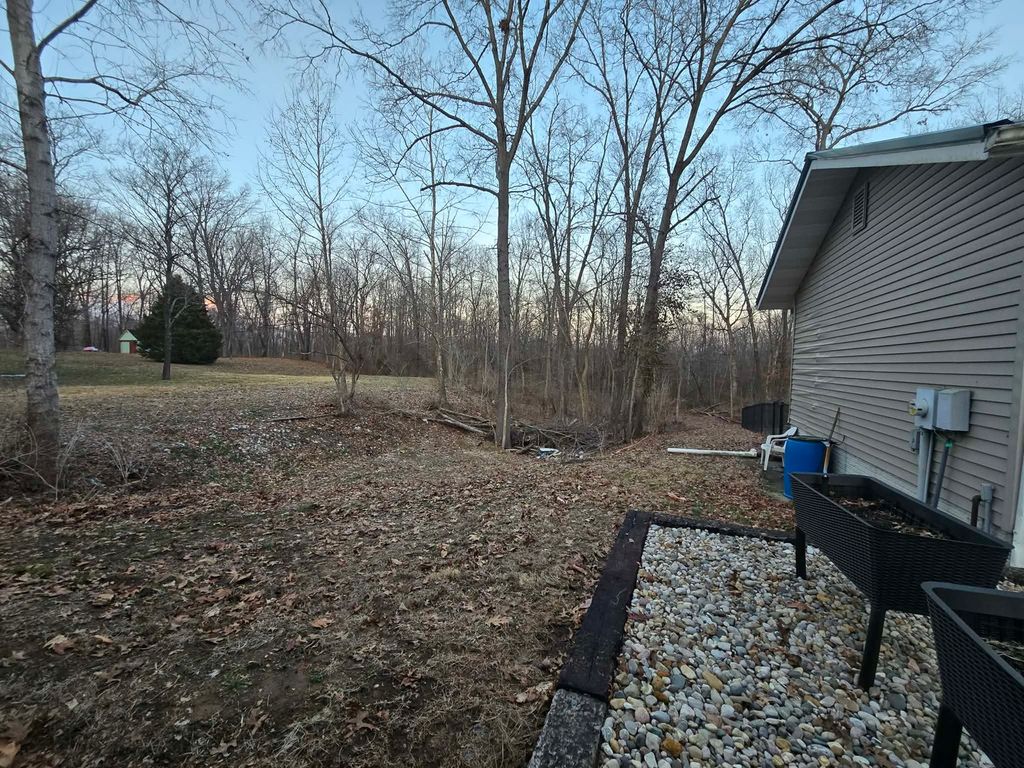 Image 48 of property listing at 15610 Lakeview Lane, Mt Vernon, IL 62864